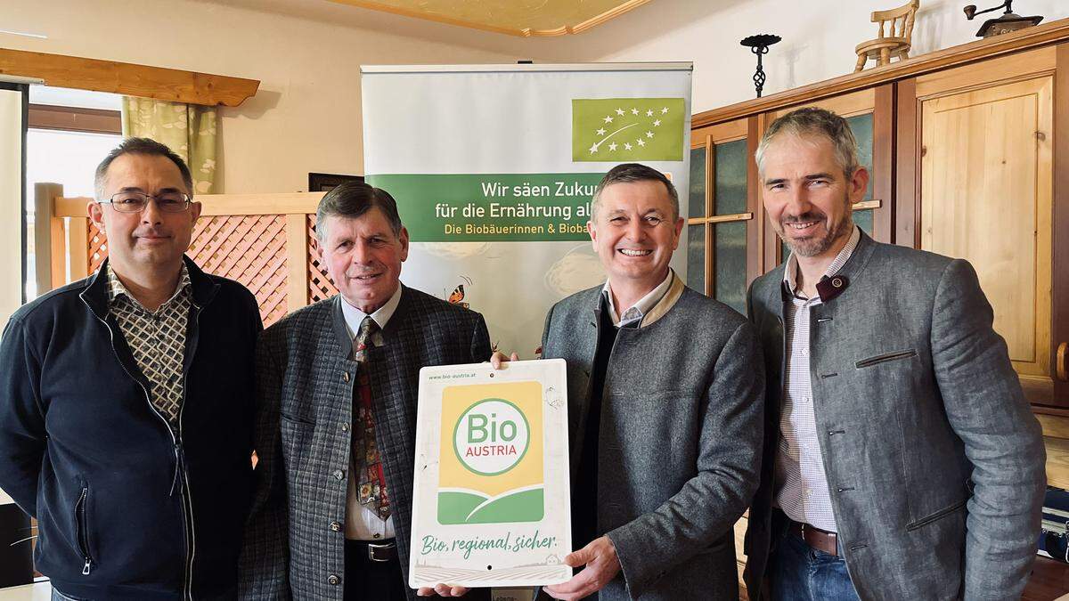Georg Neumann, Johann Höden, Johann Renner und Heinz Köstenbauer bei der Bio-Regionalversammlung in Oberkurzheim