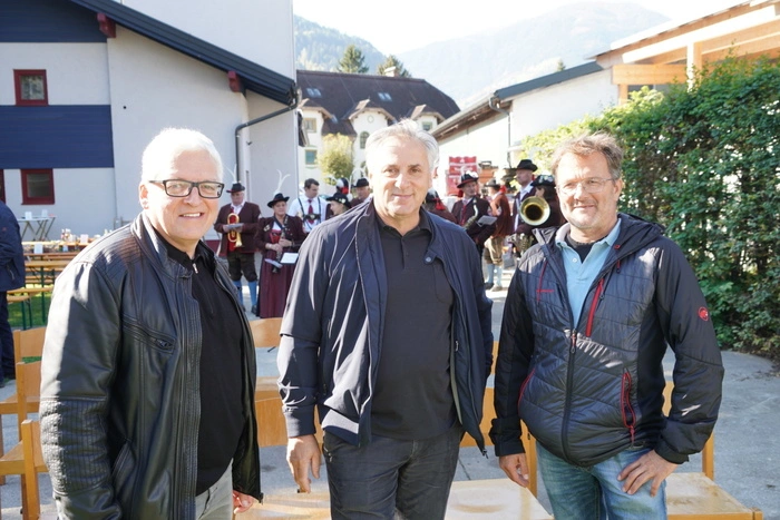 Klicken Sie sich bitte durch die weiteren Fotos der Serie.