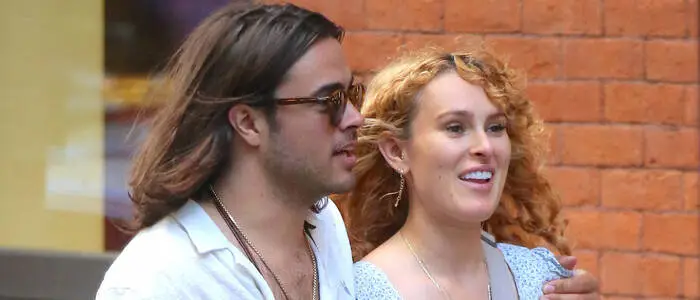 Ein Bild aus glücklichen Tagen: Rumer Willis und Derek Richard Thomas 2022 in New York