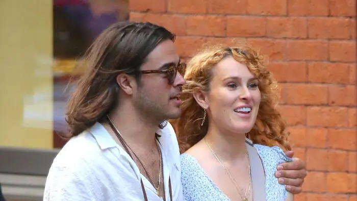 Ein Bild aus glücklichen Tagen: Rumer Willis und Derek Richard Thomas 2022 in New York