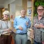 Die Besucherinnen und Besucher gingen mit Künstler Georg Brandner auf Tuchfühlung