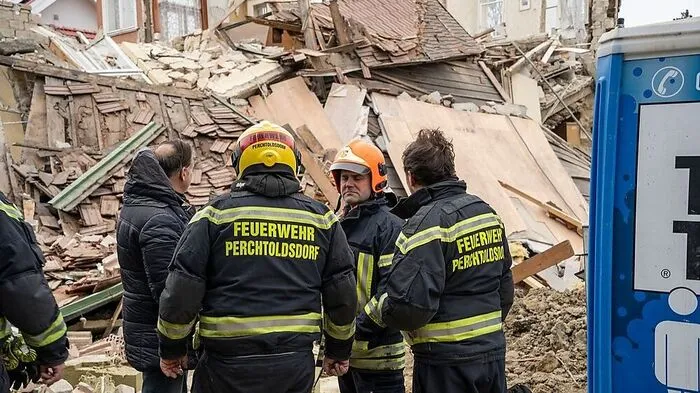 Feuerwehr: "Nur mehr einzelne Mauerteile übrig."