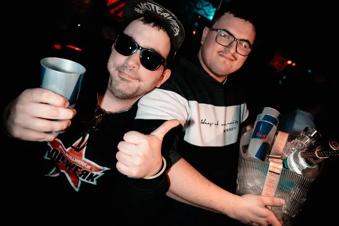 Zu Hits aus den 1990er-Jahren wurde gefeiert und getanzt.