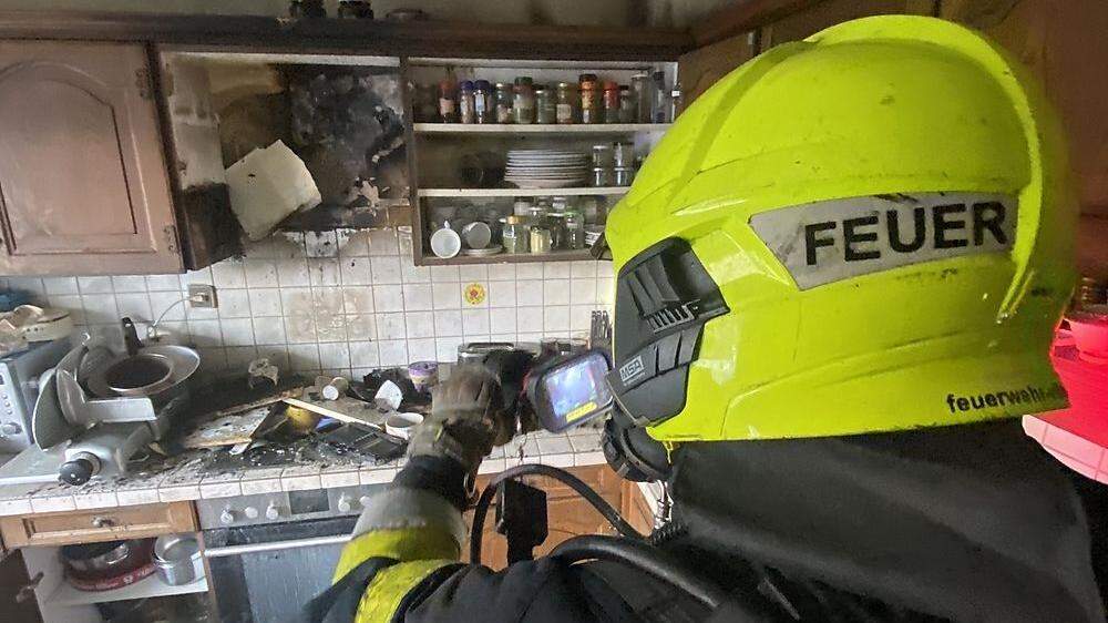 Der verbrannte Bereich in der Küche wurde mittels Wärmebildkamera kontrolliert