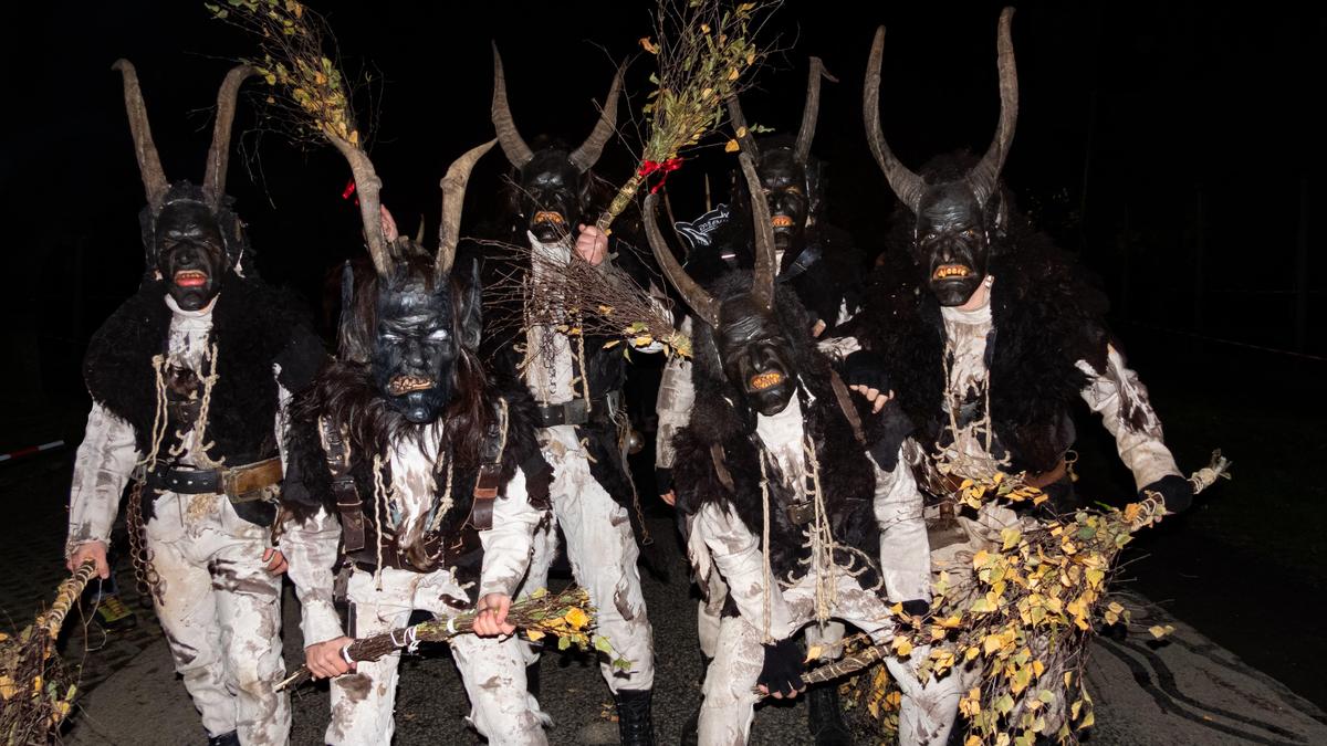 Die ersten Krampusgruppen stehen in den Startlöchern