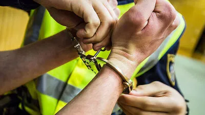 Für ein Leibnitzer Unternehmerehepaar klickten wegen des Verdachts auf Steuerhinterziehung die Handschellen