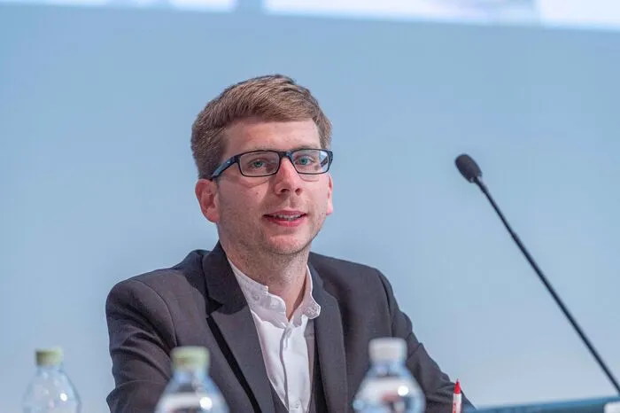 Robert Krotzer (KPÖ): Der Unaufgeregte Der stillste auf der Regierungsbank. Zu Beginn der Coronakrise überließ Gesundheitsstadtrat Robert Krotzer das Krisenmanagement anderen. Die Unaufgeregtheit wurde im Laufe der Pandemie aber zu einem Plus. Fazit: Auch nach vier Jahren Stadtrat kennen ihn nur Polit-Insider.