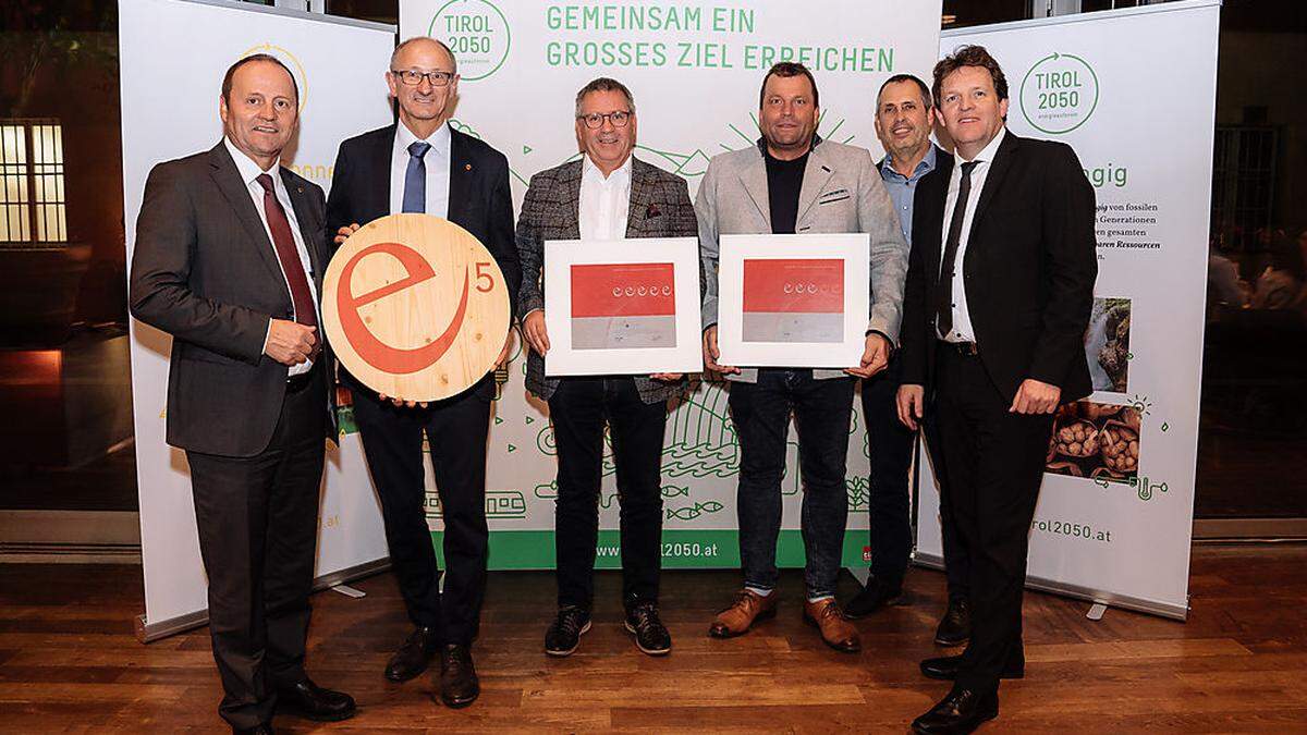 Josef Geisler, Anton Mattle, Reinhard Mair (Bürgermeister Assling), Hans Gumpitsch (Vizebürgermeister Dölsach), Bruno Oberhuber (GF Energie Tirol) und René Zumtobel;