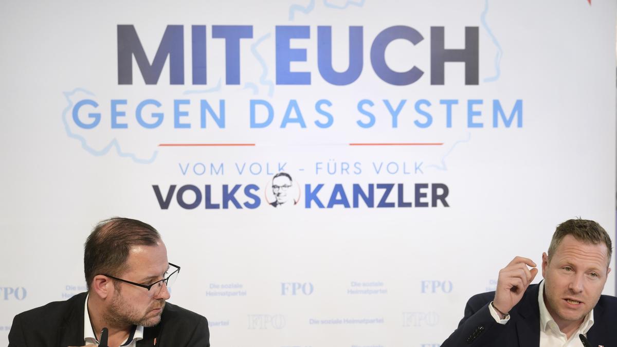 Bleiben ihrer Botschaft treu: Die FPÖ-Generalsekretäre Christian Hafenecker (l.) und FPÖ-Generalsekretär Michael Schnedlitz
