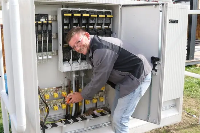 Kelag-Zählermonteur Gernot Wolte hat alles im Griff