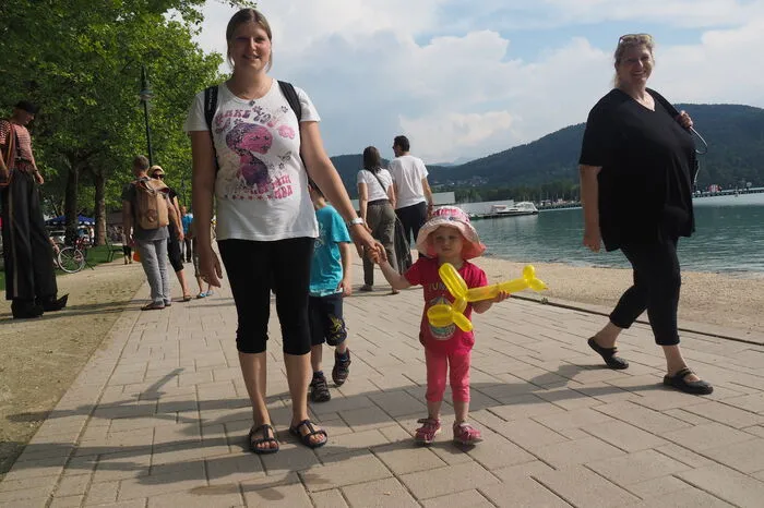 Bitte klicken Sie sich durch die Bilder. . .