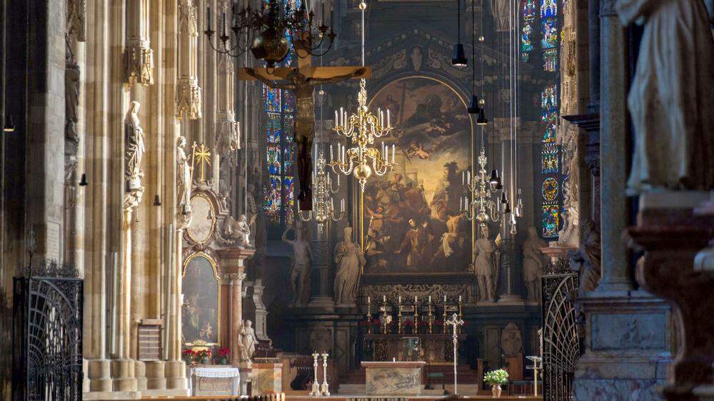 Der Altarraum im Wiener Stephansdom 