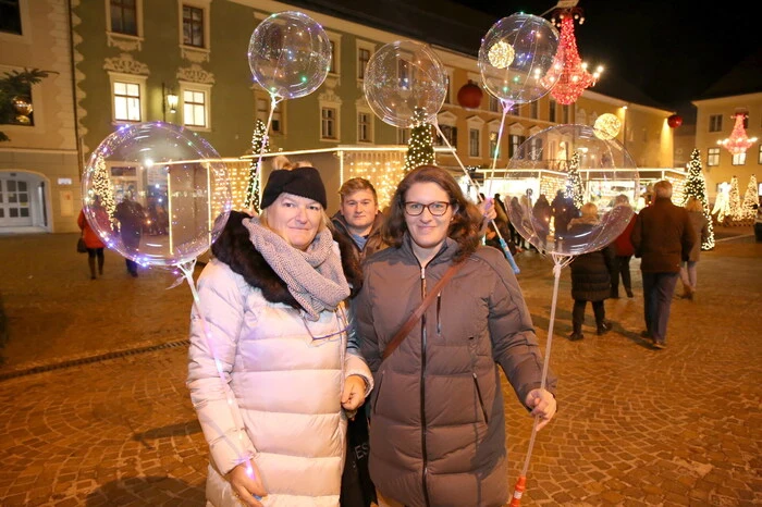 Und so strömten zahlreiche Besucher in die Innenstadt der Herzogstadt, um sich auf die Weihnachtszeit einzustimmen.