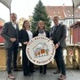 Unter der Initiative von Anton Schuller (links) und der Unterstützung von Bürgermeister Marcus Martschitsch (rechts) starten Marissa Kogler und Stefanie Putz-Pfleger das Eltern-Kind-Zentrum „FIZ“ in Hartberg