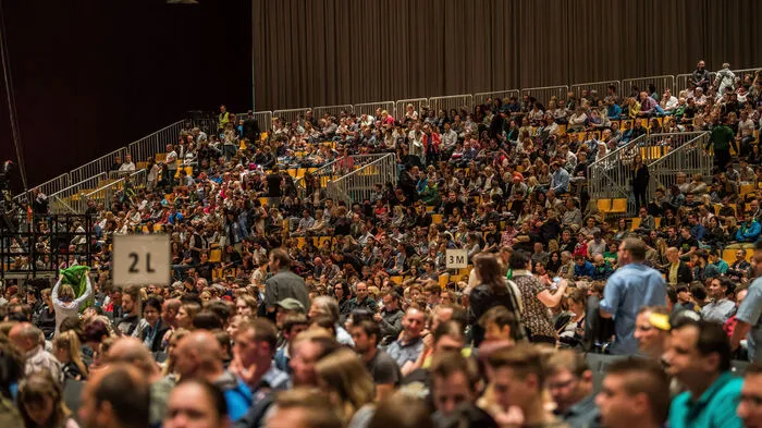 5561 Besucher stürmten am Samstag die Grazer Stadthalle, um ihr Idol Otto Waalkes zu bejubeln.
