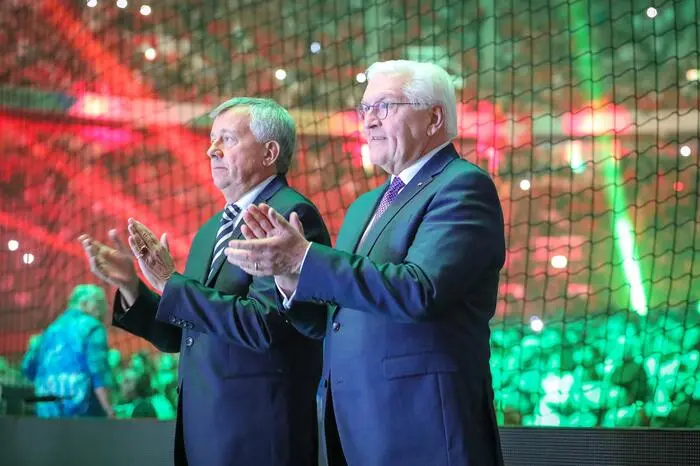 Bundespräsident Frank Walter Steinmeier mit EHF-Präsident Michael Wiederer