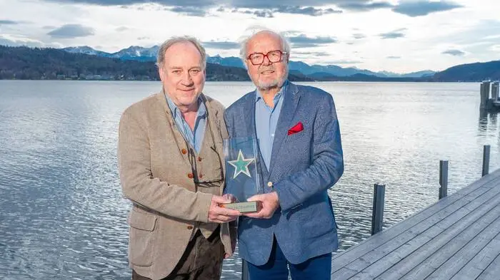 „Werzers“-Hausherr Hans-Werner Frömmel ehrte den Komponisten, Musikproduzenten und Wahlkärntner Harold Faltermeyer mit dem „Goldenen Werzers Award“.
