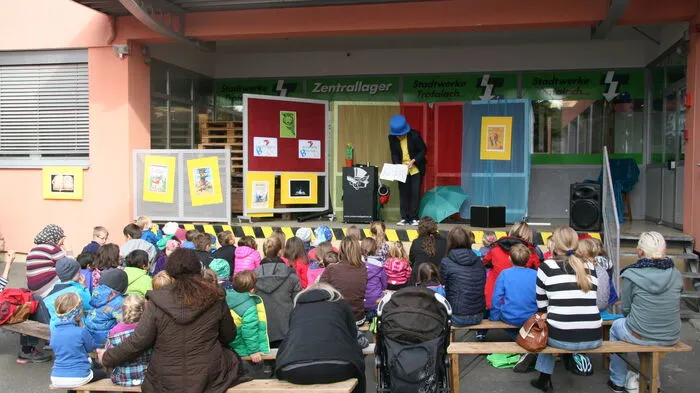 Beim Lesefest der Stadtbücherei Trofaiach, das rund um die Bibliothek und dem Stadtwerke-Hof stattfand, ging es bei zahlreichen Stationen tierisch lustig zu.