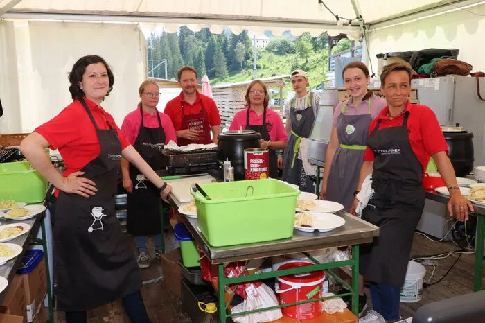 Kulinarisch wurden die Gäste vom Team der Fleischerei Seiser aus Straßburg verwöhnt.