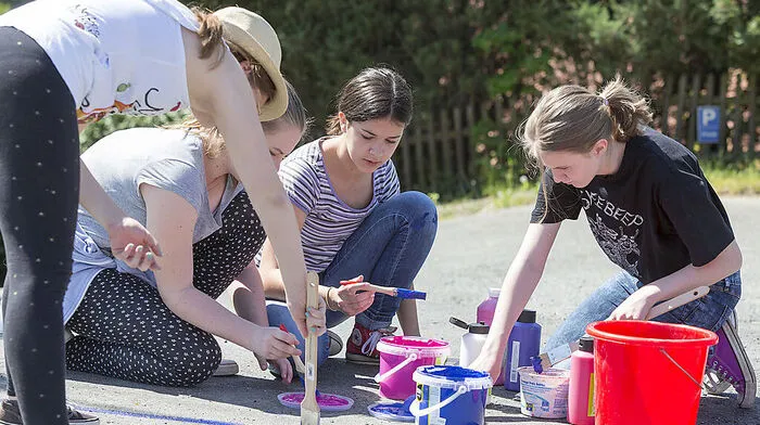 Höhepunkt und Abschluss des Projektes war eine gemeinsame Weinstraßen-Mal-Aktion aller Schulen