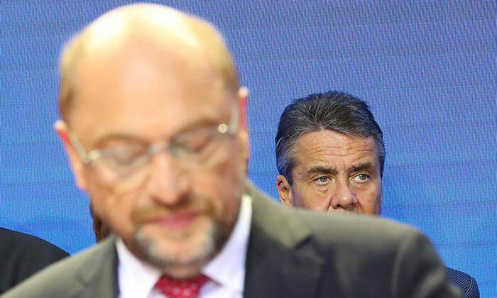 Martin Schulz, im Hintergrund Sigmar Gabriel 