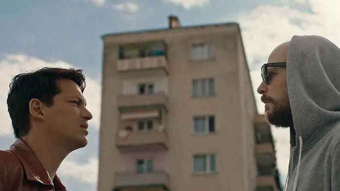 Die beiden Hauptdarsteller Benny (Faris Rahoma) und Marko (Aleksandar Petrovic)