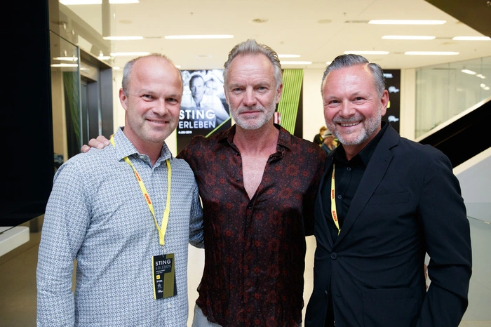... ein Foto mit Styria-Vorstandssprecher Markus Mair und Antenne-Steiermark-Geschäftsführer Gottfried Bichler, der Initiator des Sting-Events ...