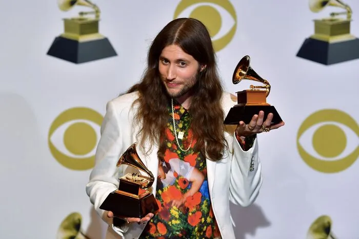 ... Songschreiber Ludwig Göransson. Das Duo setzte sich bei der Gala in Los Angeles unter anderem gegen Kendrick Lamar und SZA mit "All The Stars" und Drake mit "God's Plan" durch.