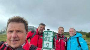 Franz Hirschler mit Kameraden der Brucker Berg- und Naturwacht im Einsatz