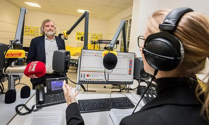 Das Gespräch mit Frank Frey führten Pia Pipal und Thomas Cik. Sämtliche Beteiligte waren zum Zeitpunkt der Aufnahme negativ auf das Corona-Virus getestet