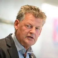 Bürgermeister Scheider lässt seine Stadtratskollegen über den neuen Finanzchef abstimmen