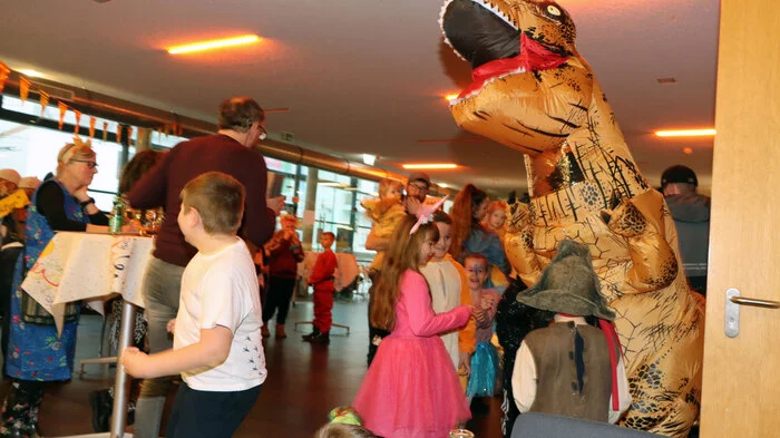 Volles Haus gab es beim Faschingsfest der  Kinder . Klicken Sie sich durch die Bilder.
