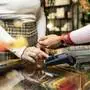 Bereits knapp jeder Dritte (30 Prozent) in Österreich hat laut Visa-Umfrage schon einmal mit einem Smartphone oder einem Wearable (z. B.: einer Smartwatch) im Geschäft bezahlt