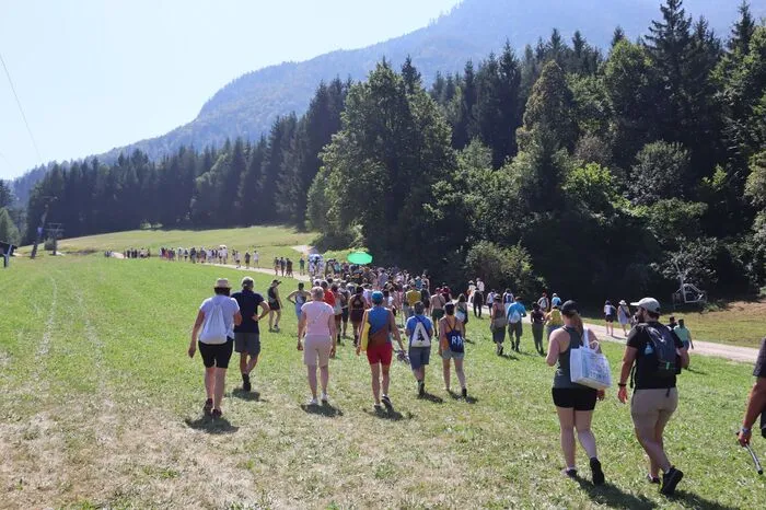 Unzählige Teilnehmer wanderten zu Emmi`s Mosthütte.