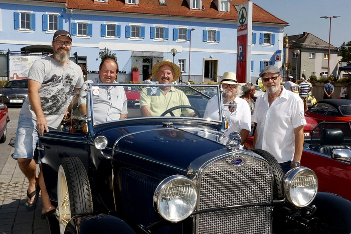 400 Freunde des „aufpolierten Blechs“...