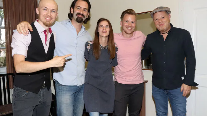 Die Band: Von links: Paul Zewell am Schlagzeug, Kurt Seppele an der Gitarre, Ehemann Daniel Neumaier am Bass und Clemens Herzog am E-Piano