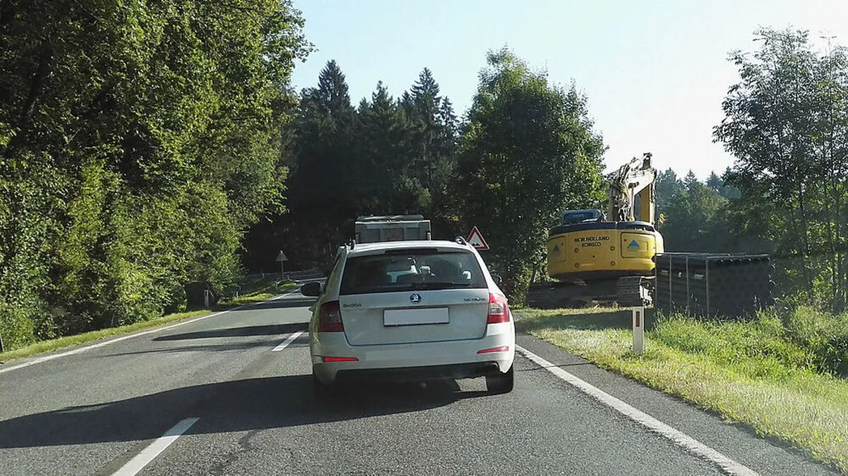 Die Baumaschinen sind bereits angerollt