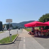 Der Obst- und Gemüsestand befindet sich in Framrach bei St. Andrä
