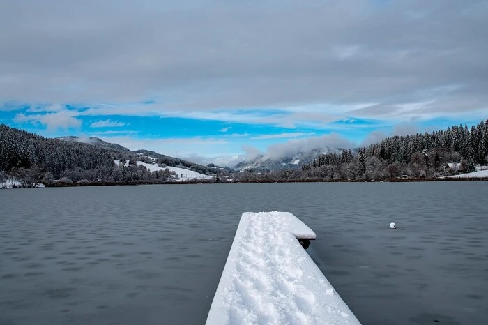 Werner Lückl: "Erster Schnee am Furtnerteich."