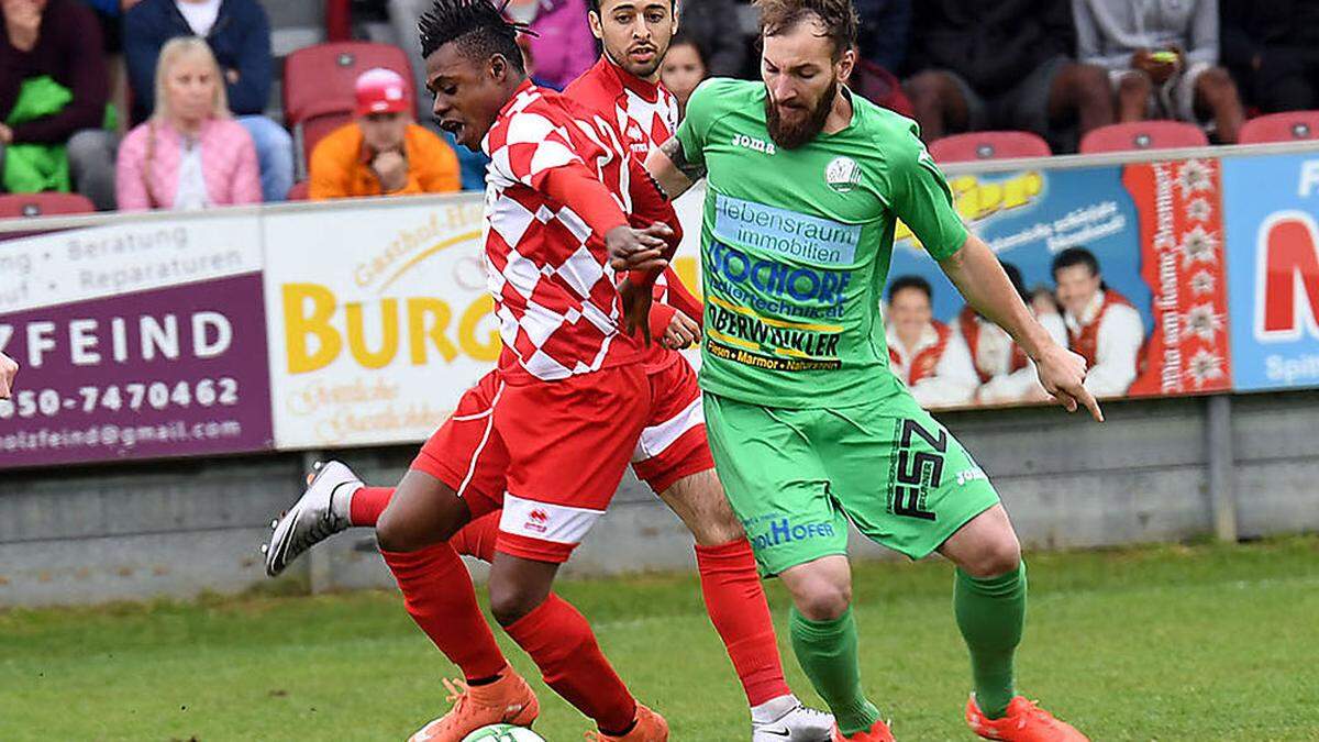 Bernard Amponsah (links) erzielte die 1:0-Führung für die Austria, der Lendorfer Andreas Allmayer sah Gelb-Rot