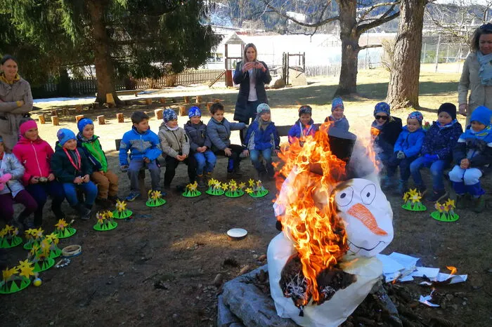 Und so kamen die Kinder des Kindergartens Murau-St. Egidi unter Leiterin Edith Seidl zusammen und verbrannten ihren selbstgebastelten Winter.