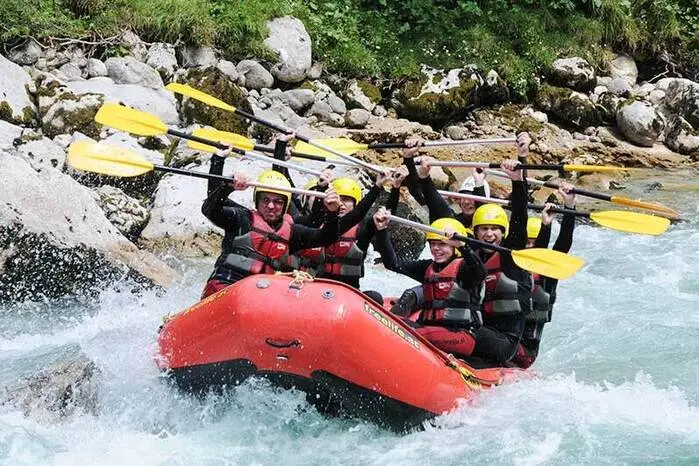 Eine tolle Adresse für Abenteuerlustige findet sich in Palfau im Norden der Steiermark. Ob Rafting, Canyoning, Kajakfahren oder Wandern: So gut wie alles, was mit Wildwasser und Sport zu tun hat, kann man dort bei „Freelife Outdoorsport“ ausprobieren. Begleitet wird das Erlebnis stets von professionellen Begleitern, die sichergehen, dass alle Teilnehmer heil am Ziel ankommen. Touren, Preise und Details unter www.freelife.at