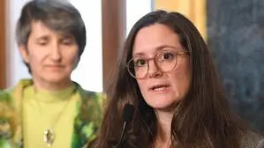 Anwältin Sonja Aziz begleitet den Fall von Beginn und erzählt die Hintergründe. 