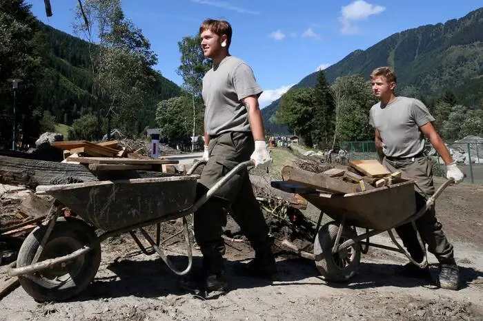 90 Pioniere aus Villach und 45 Soldaten Militärkommandos Steiermark arbeiten in der Sölk, in Öblarn und im Donnersbachtal.