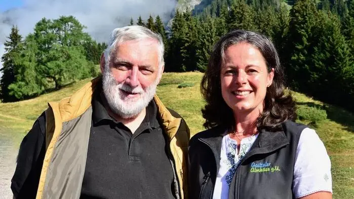 EU-Agrarkommissar Franz Fischler und Elisabeth Buchacher vom Verein Gailtaler Almkäse