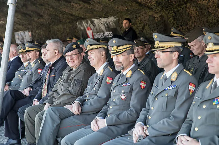 Die Offiziersdichte war hoch. Zuvor hatte es in Graz ein Kommandantentreffen gegeben.