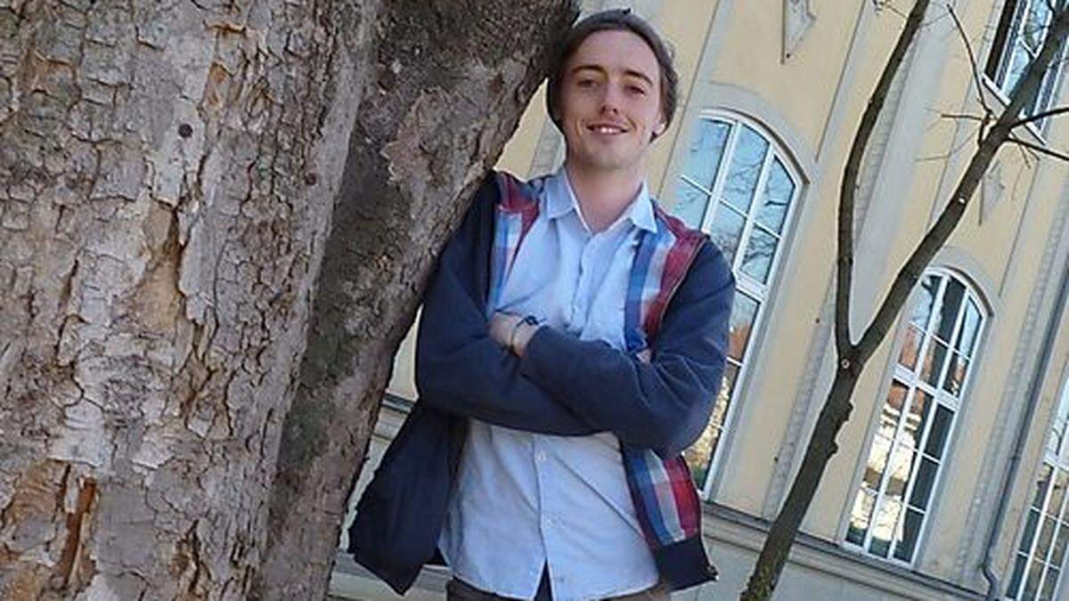 Neil vor dem Campus der Uni Graz in der Merangasse: Die Hochschule ist zu seiner zweiten Heimat in Graz geworden