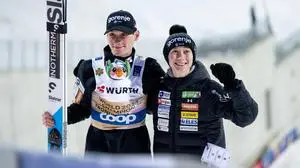PREVC Domen Slowenien jubelt mit seiner Schwester PREVC Nika Slowenien, Doppel - Weltmeisterin Groß- und Normalschanze ueber den Sieg und Titel als Weltmeister, NOR, FIS Nordische Ski Weltmeisterschaft Trondheim Granasen, Skispringen Großschanze Herren, Finale, Wettkampftag 9, Saison 2024/2025, 08.03.2025 NOR, FIS Nordische Ski Weltmeisterschaft Trondheim Granasen, Wettkampftag 9, Saison 2024/2025, 08.03.2025 Trondheim *** PREVC Domen Slovenia celebrates with his sister PREVC Nika Slovenia, double world champion large and normal hill about the victory and title as world champion, NOR, FIS Nordic World Ski Championships Trondheim Granasen, ski jumping large hill men, final, competition day 9, season 2024 2025, 08 03 2025 NOR, FIS Nordic World Ski Championships Trondheim Granasen, competition day 9, season 2024 2025, 08 03 2025 Trondheim Copyright: xEibner-Pressefoto/Memmlerx EP_MMR