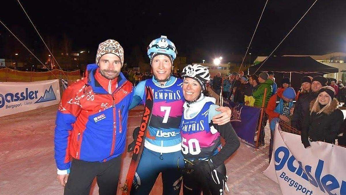 Manuel Seibald und Martina Wernig mit Stefan Mutschlechner vom Skiclub Lienz 