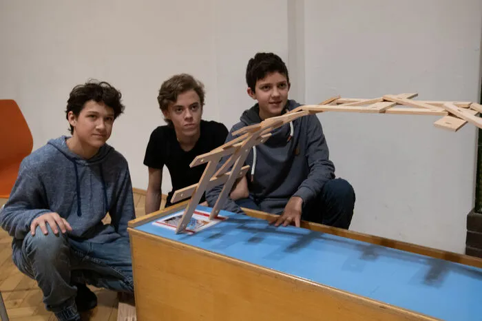 Die Exponate der Wanderausstellung stammen aus dem mathematischen Mitmachmuseum "Mathematikum" in Gießen (Deutschland).